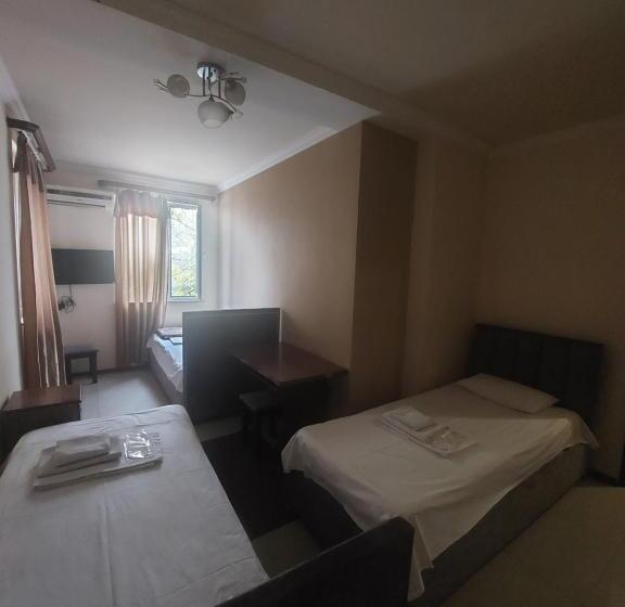 Economy Triple Room, Rp Hotel  Hostel