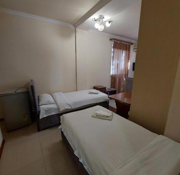 Economy Triple Room, Rp Hotel  Hostel