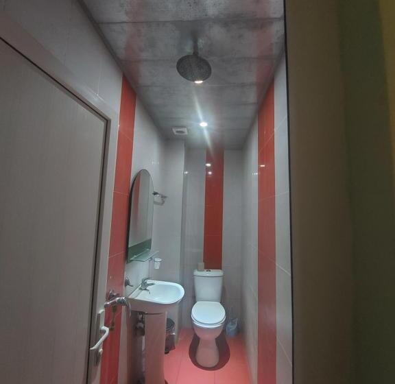 Economy Triple Room, Rp Hotel  Hostel