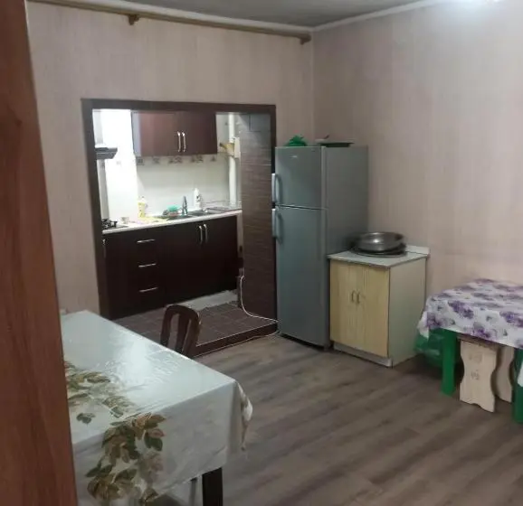 اتاق خانوادگی, Tourist Home Hostel