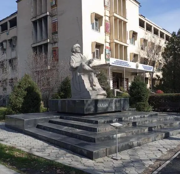 اتاق خانوادگی, Tourist Home Hostel