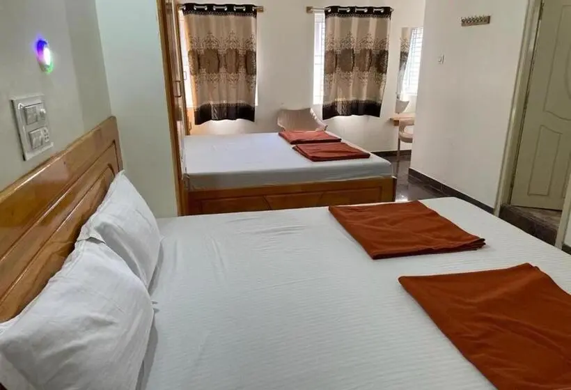Huoneisto 3 Makuuhuonetta, Naksha Tree Hotel  Yelagiri Hills
