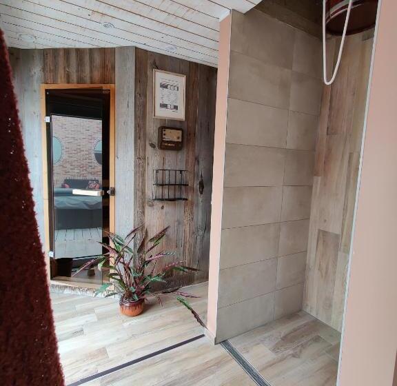 标准间带游泳池, Chambre D Eau