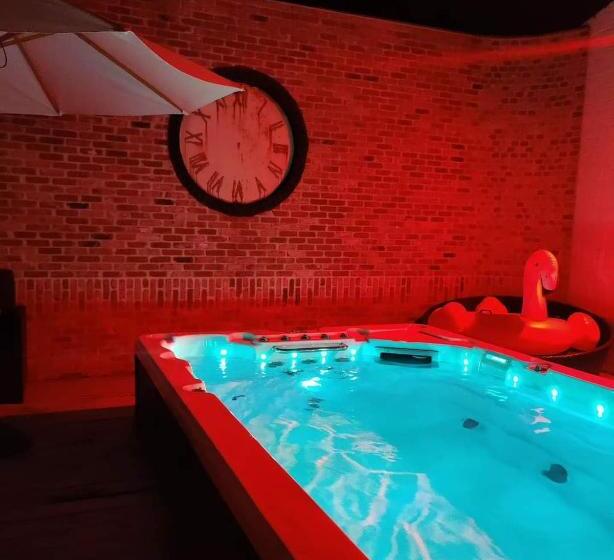 标准间带游泳池, Chambre D Eau