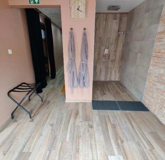 Номер Стандарт Вид на Бассейн, Chambre D Eau