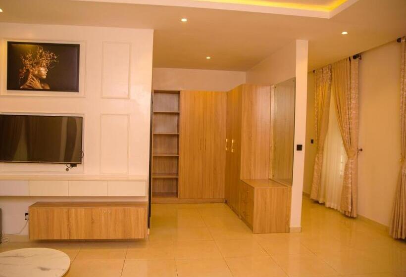 سوئیت با بالکن, Elcastillo Homes