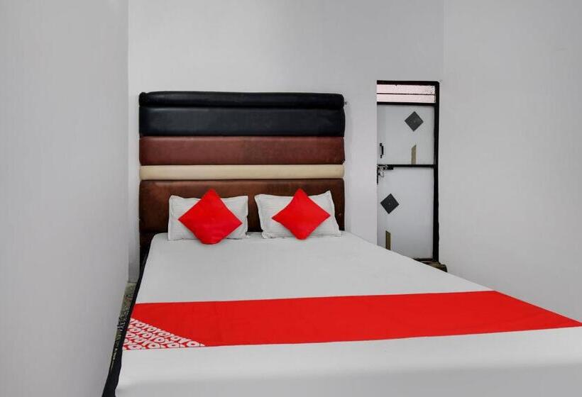 트리플 클래식 룸, Oyo Dev Guest House