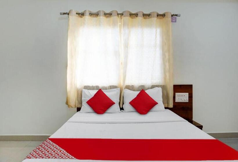 Трехместный Номер Классика, Oyo Om Shree Executive Lodging