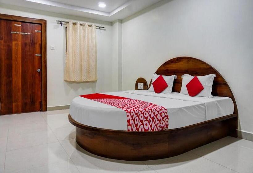 Трехместный Номер Классика, Oyo Om Shree Executive Lodging