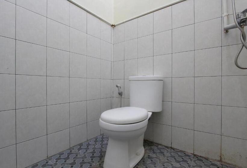 חדר אקונומי, Spot On 93245 Guest House Mulia Dua Syariah