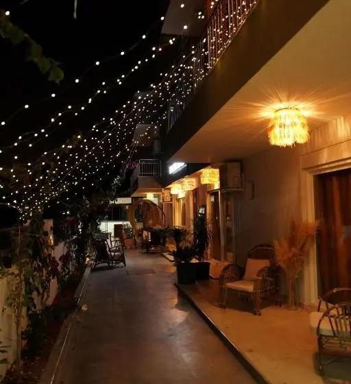 ファミリールーム, Lara Boutique