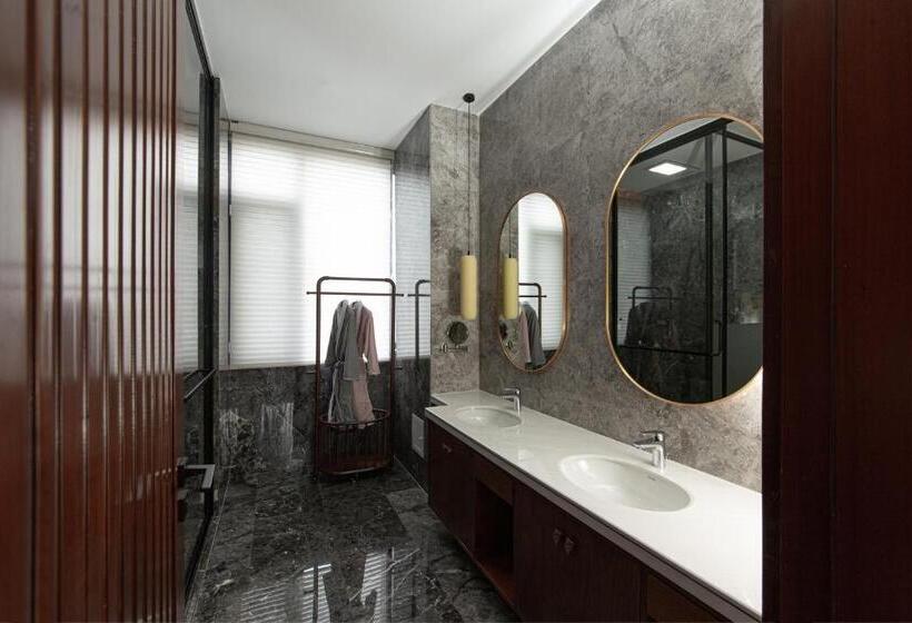 Deluxe Suite King Bed, Lijiang Heting Nakhi Boutique Hotel   Lijiang Ancient Town