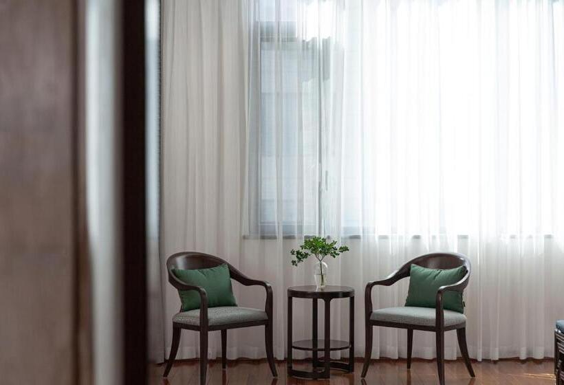 Deluxe Suite King Bed, Lijiang Heting Nakhi Boutique Hotel   Lijiang Ancient Town