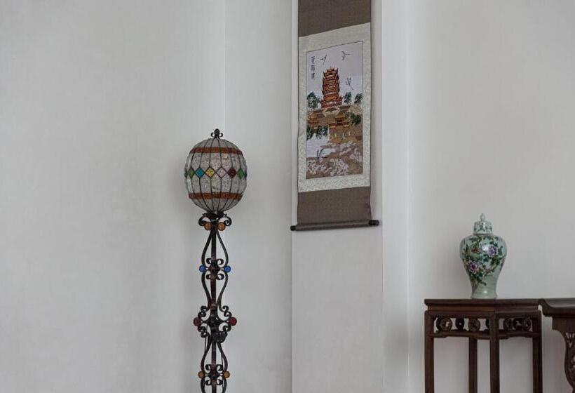 Deluxe Suite King Bed, Lijiang Heting Nakhi Boutique Hotel   Lijiang Ancient Town