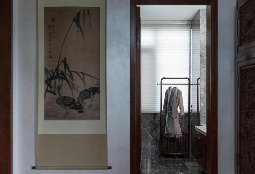 Люкс Deluxe Кровать Кинг, Lijiang Heting Nakhi Boutique Hotel   Lijiang Ancient Town