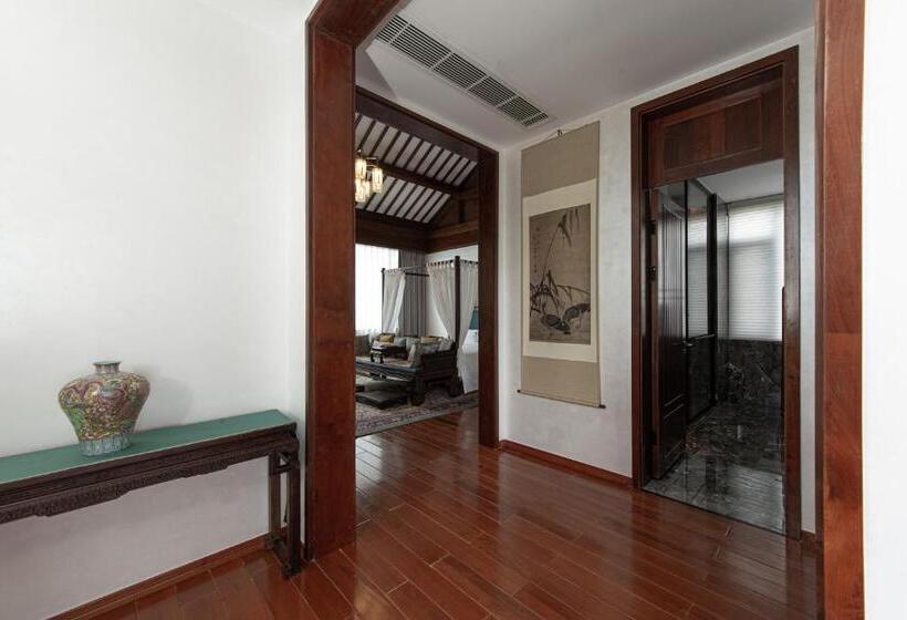 Deluxe Suite King Bed, Lijiang Heting Nakhi Boutique Hotel   Lijiang Ancient Town