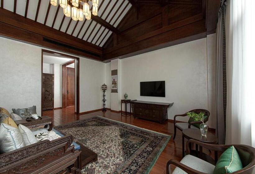 Deluxe Suite King Bed, Lijiang Heting Nakhi Boutique Hotel   Lijiang Ancient Town