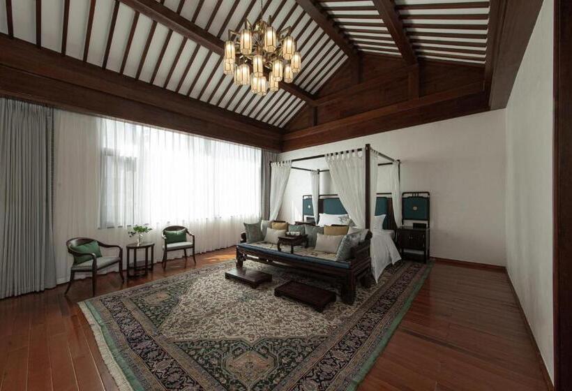 Deluxe Suite King Bed, Lijiang Heting Nakhi Boutique Hotel   Lijiang Ancient Town