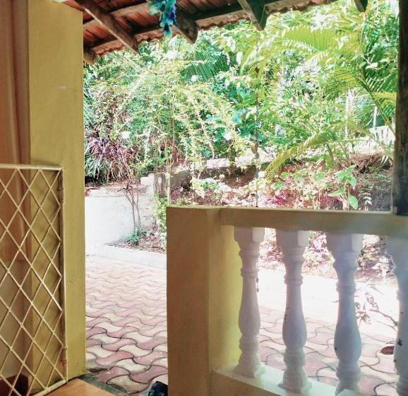 غرفة قياسية مطلّة علي الحديقة, Anika Homes