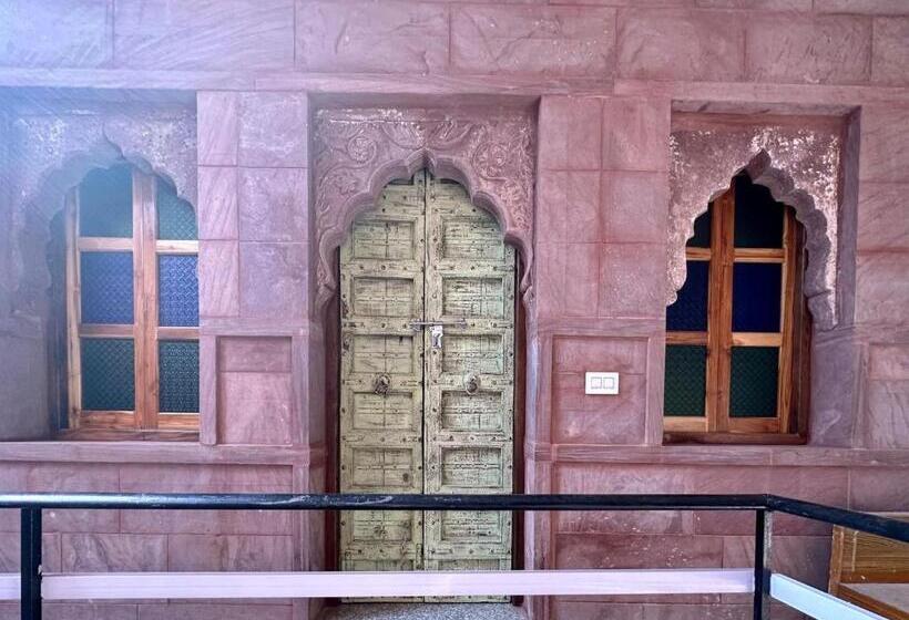 اتاق لوکس با تخت بزرگ, Geel Heritage   A Restored Haveli