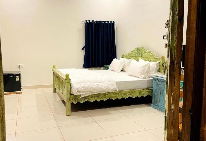 اتاق لوکس با تخت بزرگ, Geel Heritage   A Restored Haveli