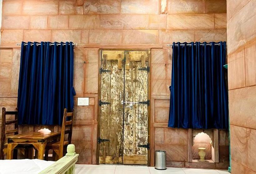 اتاق لوکس با تخت بزرگ, Geel Heritage   A Restored Haveli