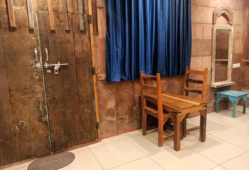 اتاق سوپریور با تخت بزرگ, Geel Heritage   A Restored Haveli