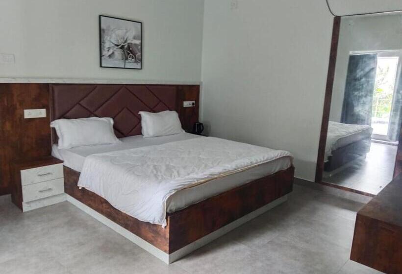 패밀리 룸, The Oakland Inn