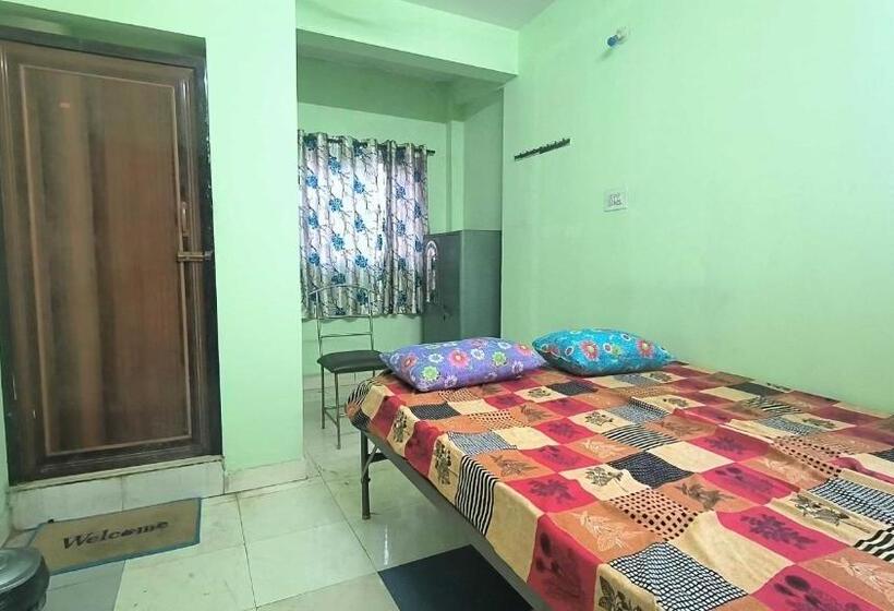 Classic Kolmen Hengen Huone, Spot On Sri Varu Hotel & Lodging