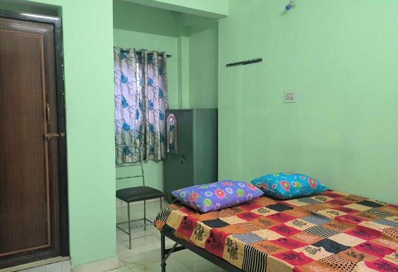 Classic Kolmen Hengen Huone, Spot On Sri Varu Hotel & Lodging