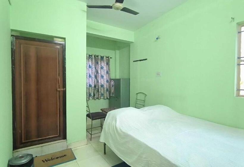 Classic Kolmen Hengen Huone, Spot On Sri Varu Hotel & Lodging