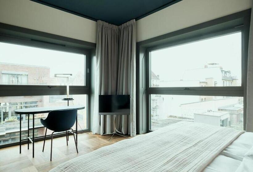 1 Bedroom Penthouse Apartment, The Garden Suites By Suite030