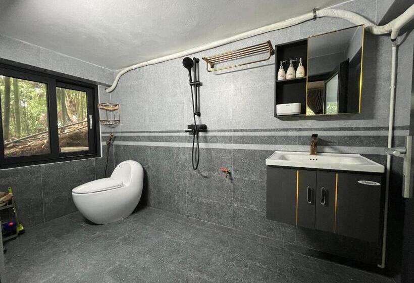 اتاق استاندارد, Lake House