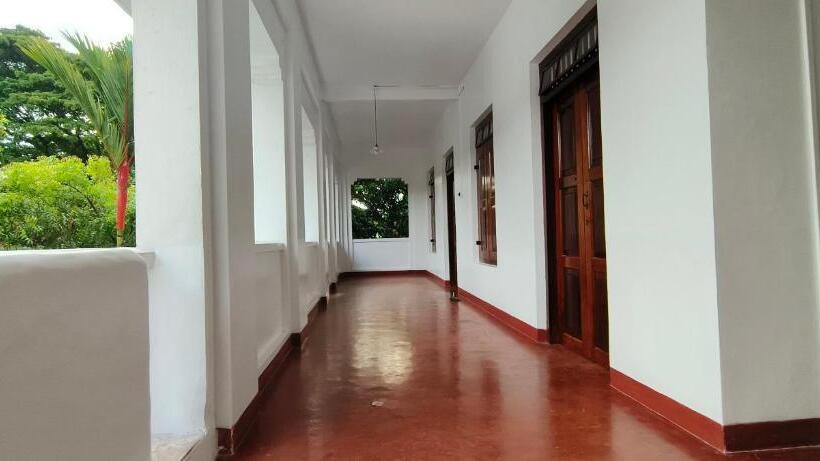 ルームシェアのワンベッド, Dutch Square Hostel