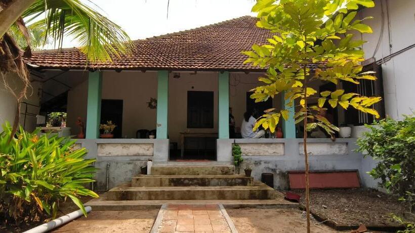 ルームシェアのワンベッド, Dutch Square Hostel