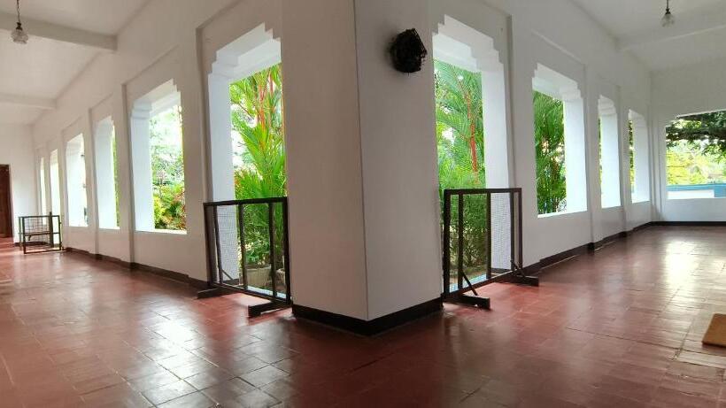 ルームシェアのワンベッド, Dutch Square Hostel