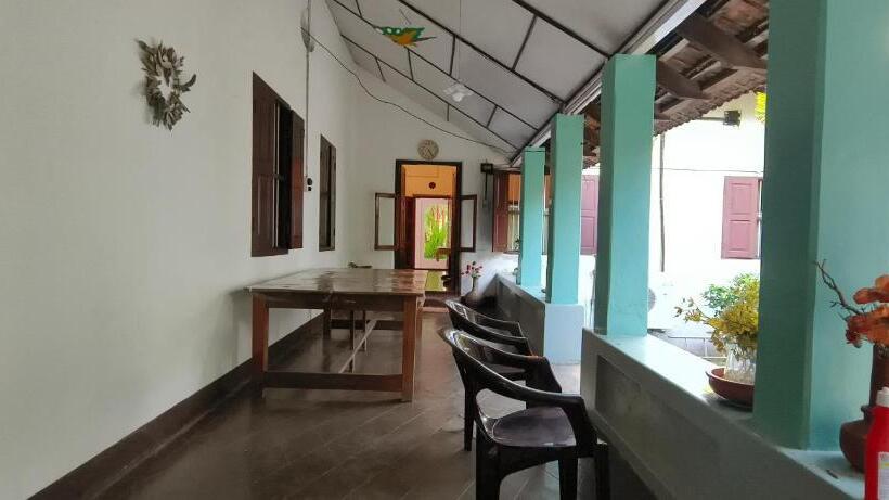 デラックスルーム, Dutch Square Hostel