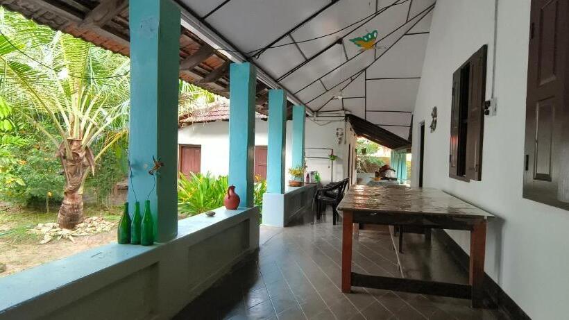 デラックスルーム, Dutch Square Hostel