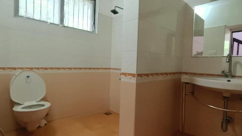 ルームシェアのワンベッド, Dutch Square Hostel