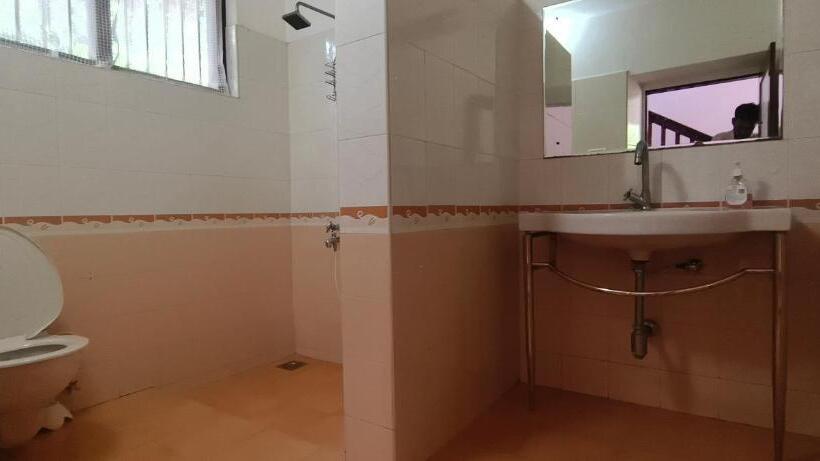 ルームシェアのワンベッド, Dutch Square Hostel