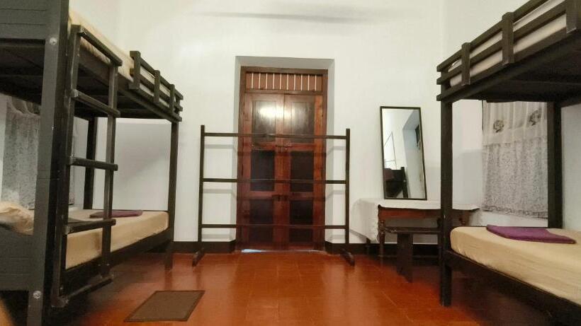 ルームシェアのワンベッド, Dutch Square Hostel