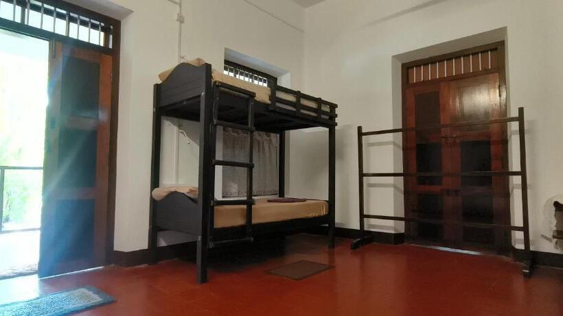 ルームシェアのワンベッド, Dutch Square Hostel