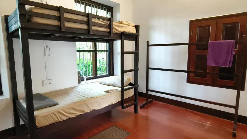 ルームシェアのワンベッド, Dutch Square Hostel