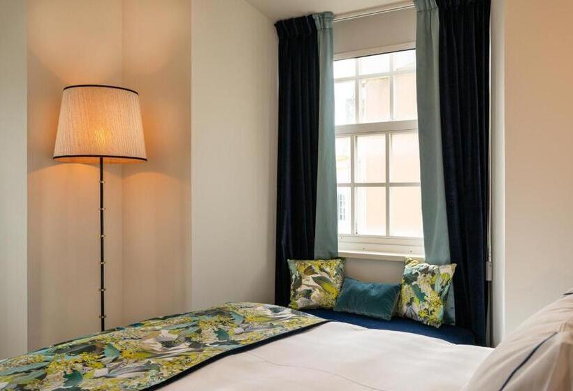 חדר דלוקס יחיד, Dona Maria