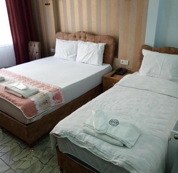 Camera Tripla Standard, Eylülüm