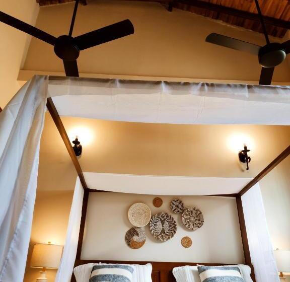 חדר סטנדרט עם מיטת קינג, Literatium