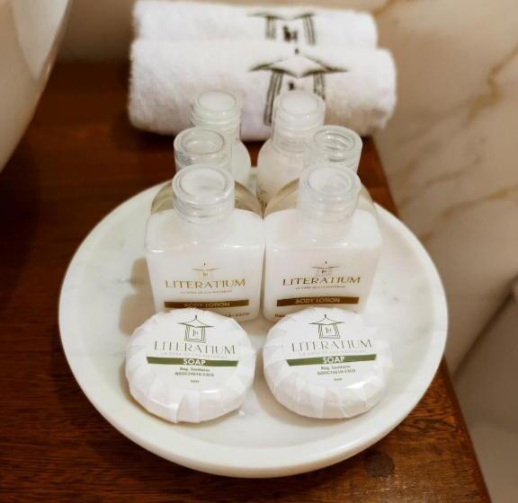 חדר סטנדרט, Literatium