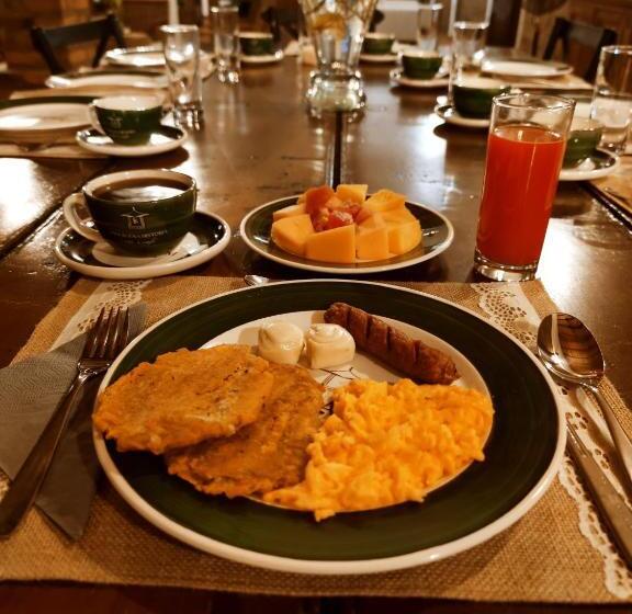 סוויטה דלוקס, Literatium