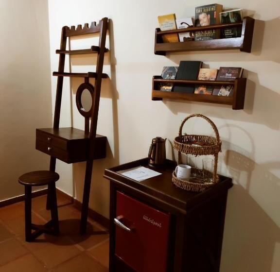 סוויטה דלוקס, Literatium