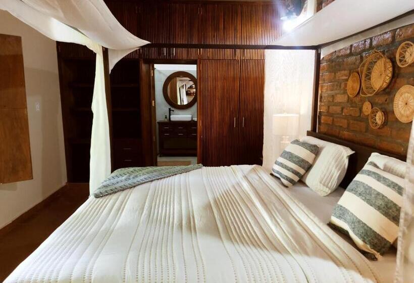 סוויטה דלוקס, Literatium